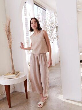 It is well L.A. Organic Reversible Gauze Tank in Size M